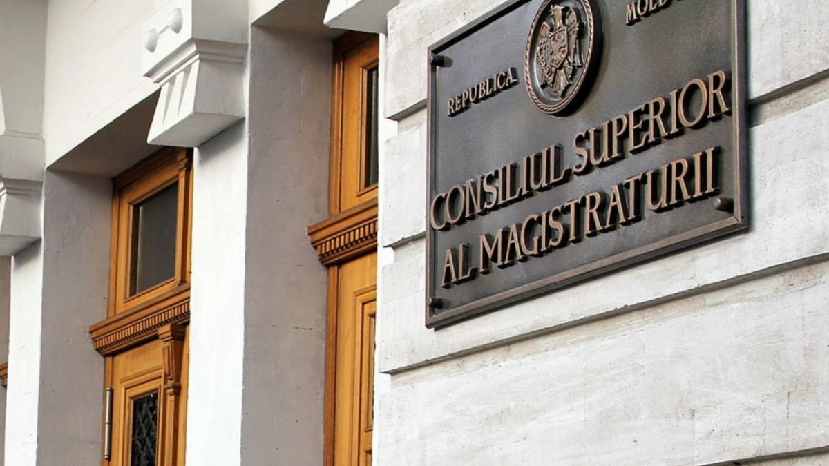 Глава ВСМ также может быть избран членами, которые не являются судьями.