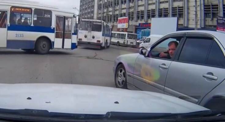 Un alt șofer din capitală a provocat un accident rutier din senin.