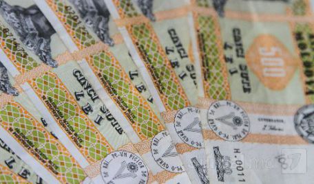Primarul satului Lărguţa, din raionul Cantemir, a fost reţinut în cadrul unui dosar de corupţie. Bărbatul a fost reţinut în flagrant în această dimineaţă, în timp ce primea 170 de mii de lei.