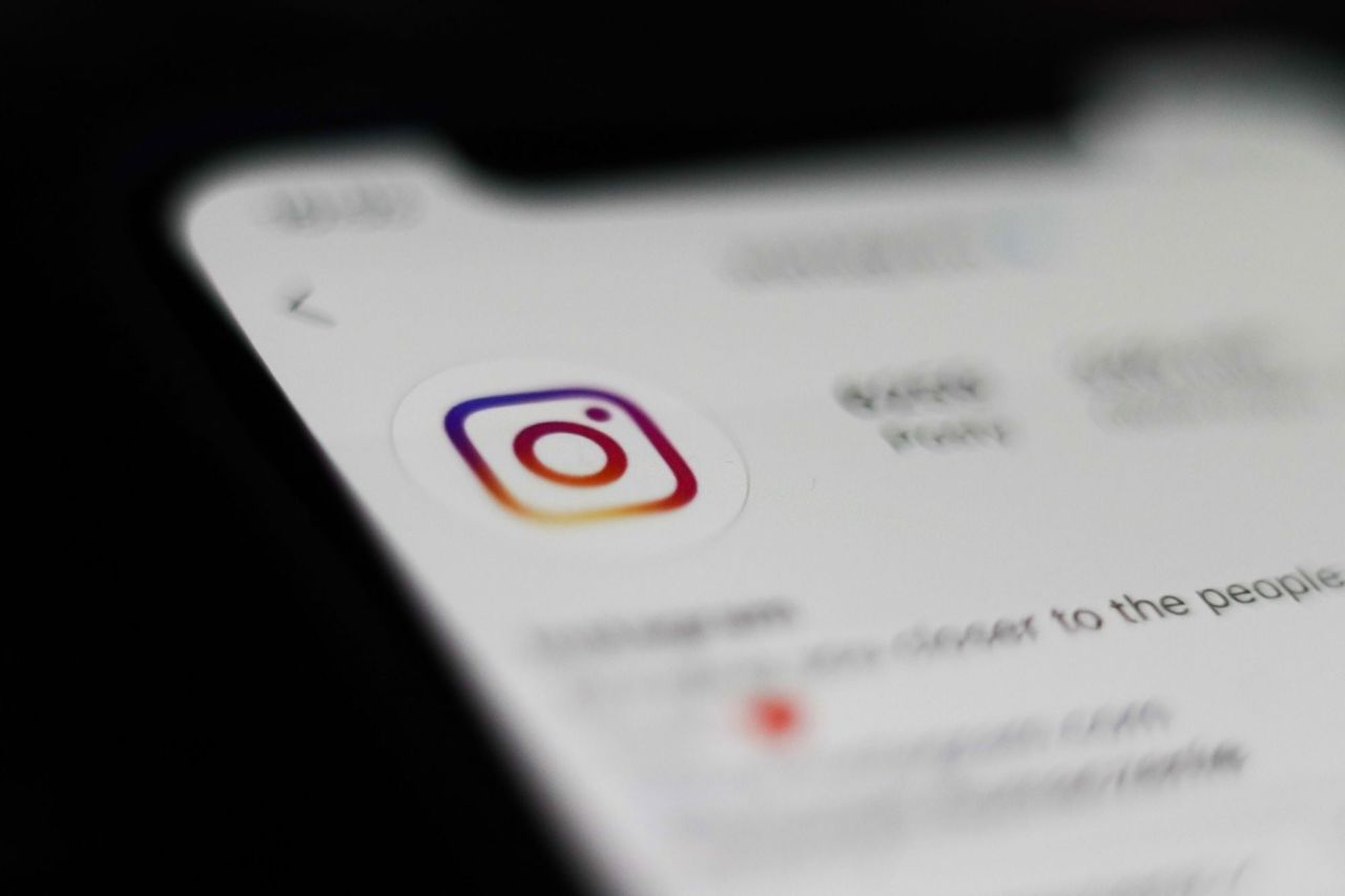 Пользователи Instagram сообщили о сбое в работе сервиса.