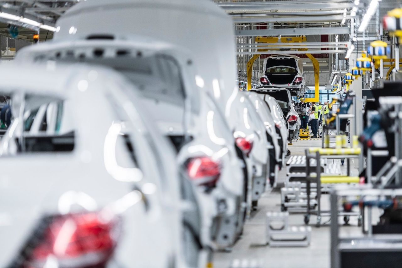 Mercedes-Benz пересмотрит модельный ряд и сократит тысячи сотрудников.