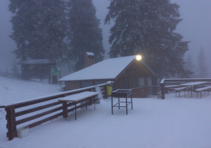 România: Traseele montane, închise. Zonele în care stratul de zăpadă depășește 40 cm