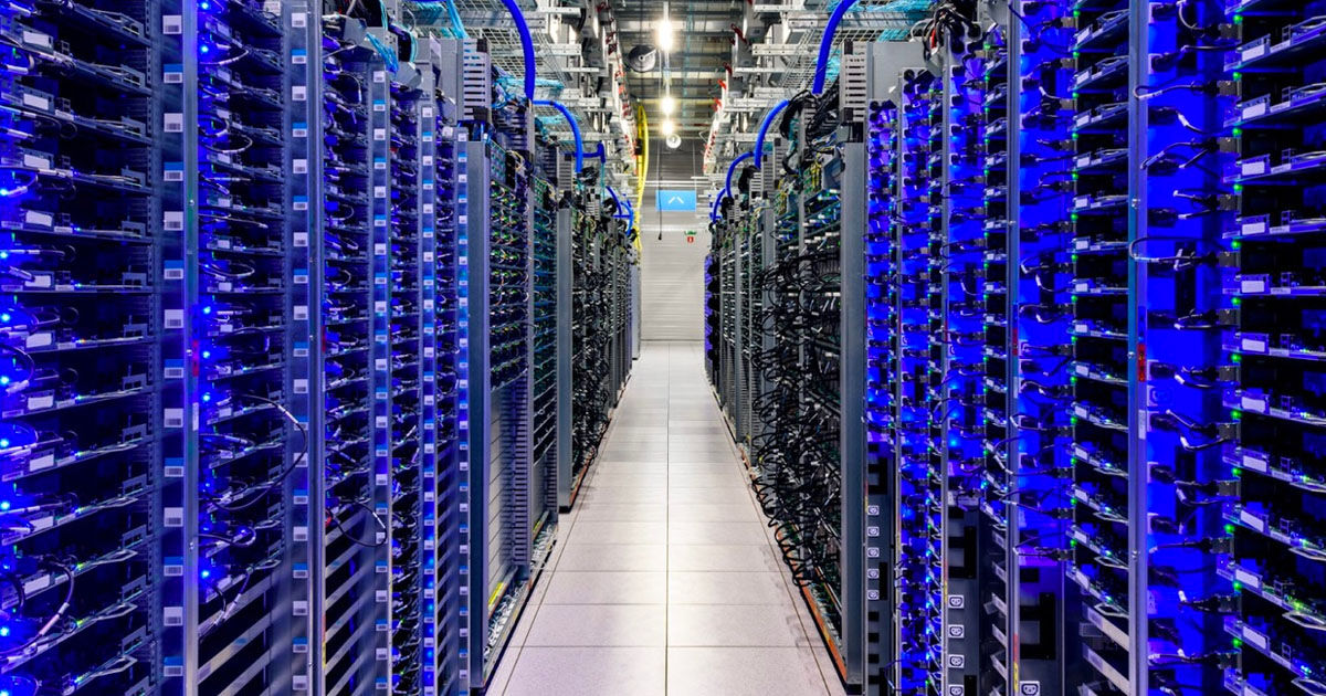 Google вывозит из России часть своих серверов.