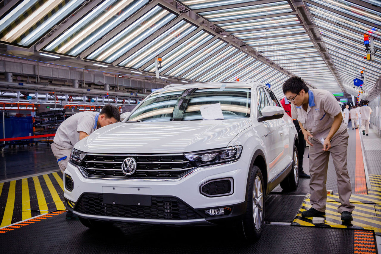 Volkswagen обвиняют в использовании рабского труда на объектах в Китае.