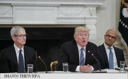 Donald Trump critică „tehnologia antică” folosită de funcționarii americani. 