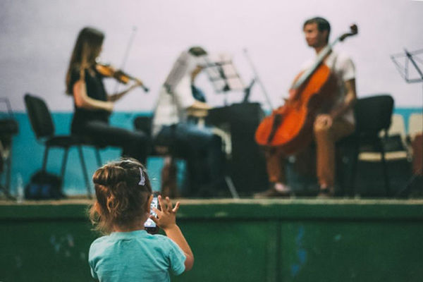 Diaspora Culturală a donat două mii de euro pentru „Bach la Casa de Cultură” . Foto: IPN