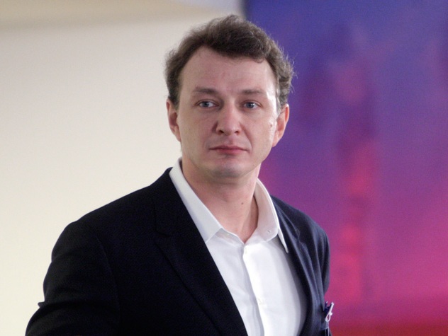 Башаров уверяет, что очень любит жену и разводиться с ней не собирается.