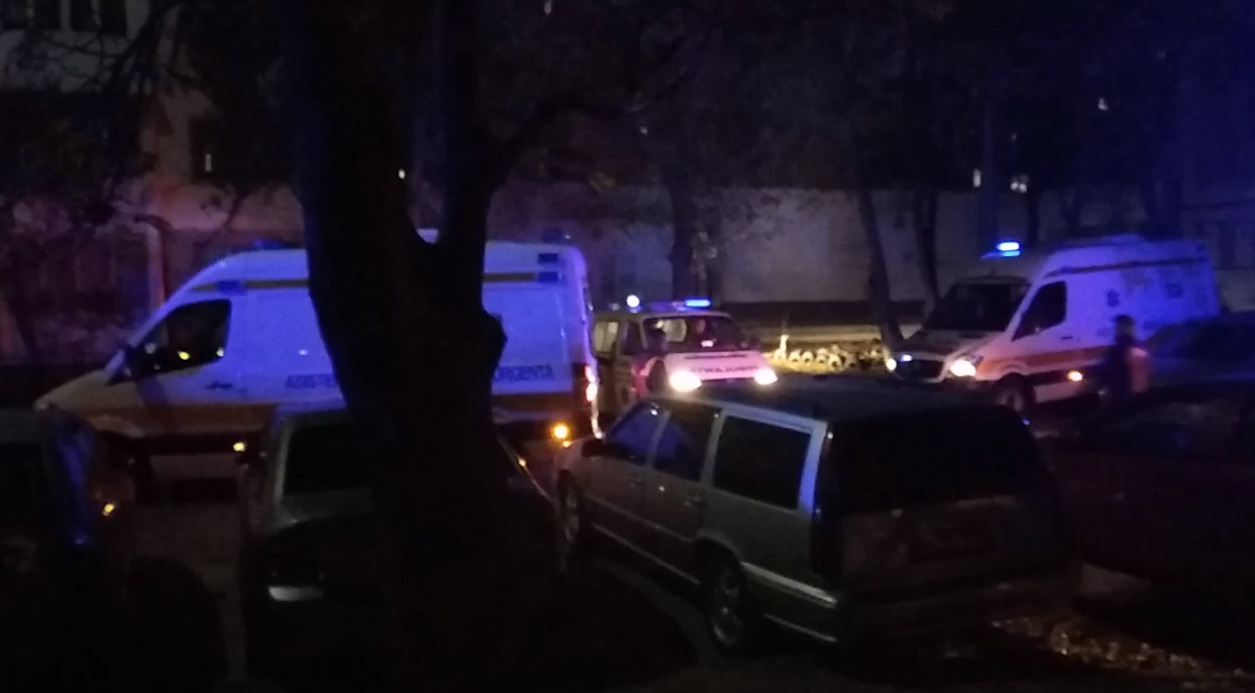 Сильный пожар разразился в 9-этажном доме на бульваре Дачия.