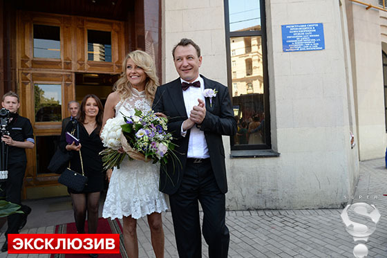 По словам адвоката Архаровой Екатерины Гордон, супруги решили не разводиться через суд и расстаться мирно.