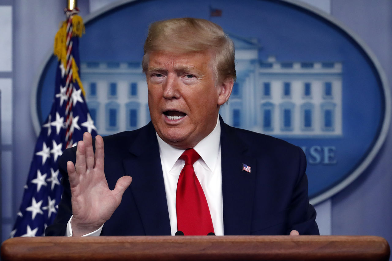 Трамп назвал позором освещение событий радиостанцией "Голос Америки".