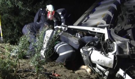 Impactul a fost atât de puternic încât conducătorul auto din autoturism nu a mai avut şanse de viaţă.