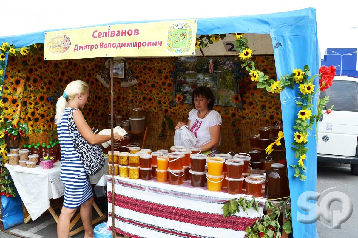 Сегодня был последний день, когда люди могли купить произведенное пчелами «золото».