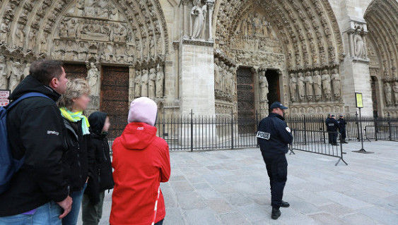 В соборе Парижской Богоматери, по неподтвержденным данным, произошла стрельба.
