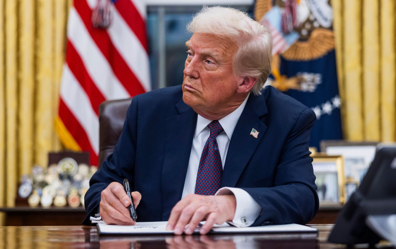 Trump a concediat inspectorii de supraveghere a agențiilor federale: Mulți cred că acest lucru este ilegal.