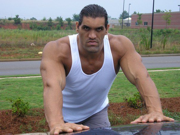 Рестлер Далил Сингх Рана снялся в рекламе. Фото: onlineworldofwrestling.com