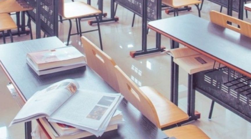Летние экзамены для старшеклассников и работы за полугодие отменены.