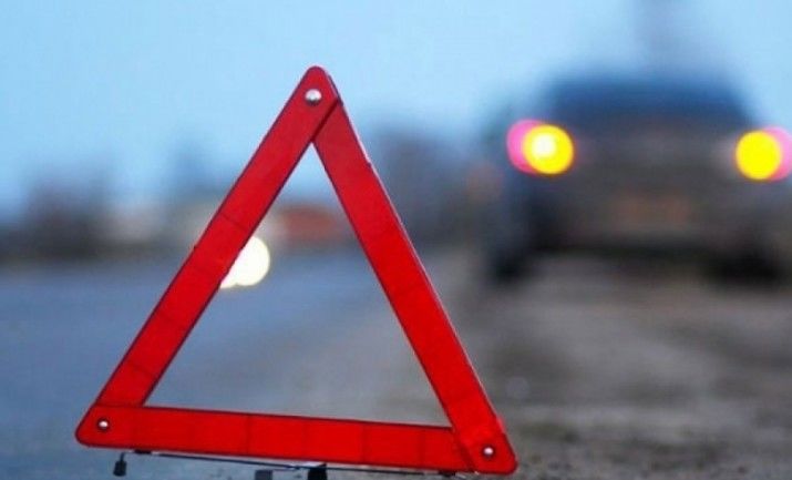 Мужчина создал опасную ситуацию на дороге, повлекшую смерть человека.