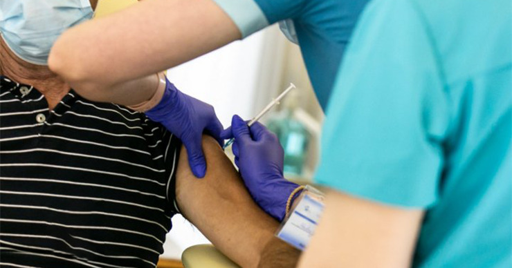 Мобильные бригады обеспечивают вакцинацию на территории всей страны.