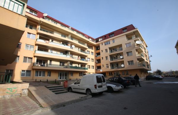 Persoanele care deţin mai multe locuinţe ar putea fi obligate să achite impozitul pe avere. Foto: evz.ro