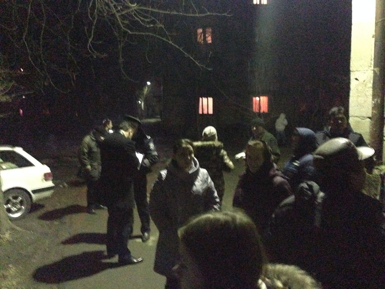 Locatarii spun că n-au dat acordul pentru mansardă și acum luptă cu fărădelegile acestora.