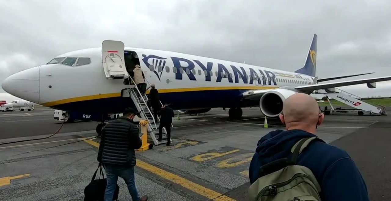 Ryanair отменяет 220 рейсов на выходные из-за забастовки французских диспетчеров.