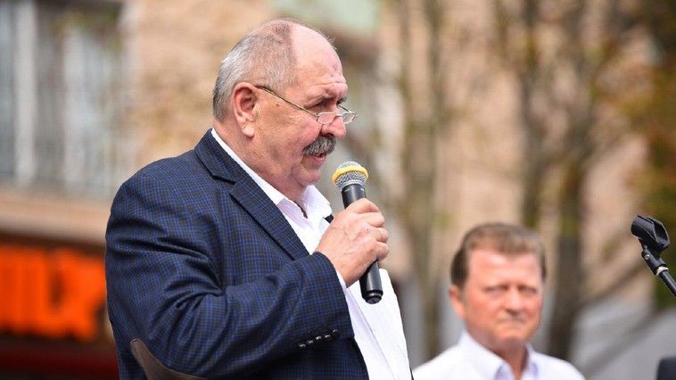 НОН подозревает экс-депутата в недостоверной информации о доходах.