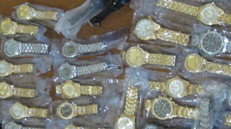 Accesorii ale unor branduri renumite, confiscate la vamă. Foto: customs.gov.md