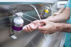 Administratorul a două firme riscă închisoare pentru comercializarea unui dezinfectant contrafăcut.
