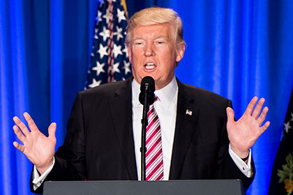 Белый дом подтвердил изучение Трампом темы отмены санкций против РФ.