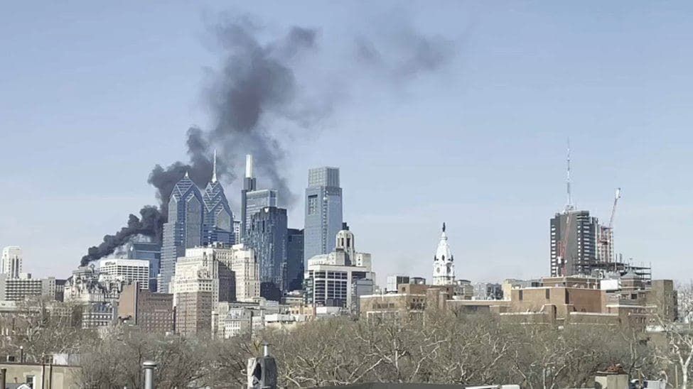 СМИ: В Филадельфии загорелся многоэтажный дом.