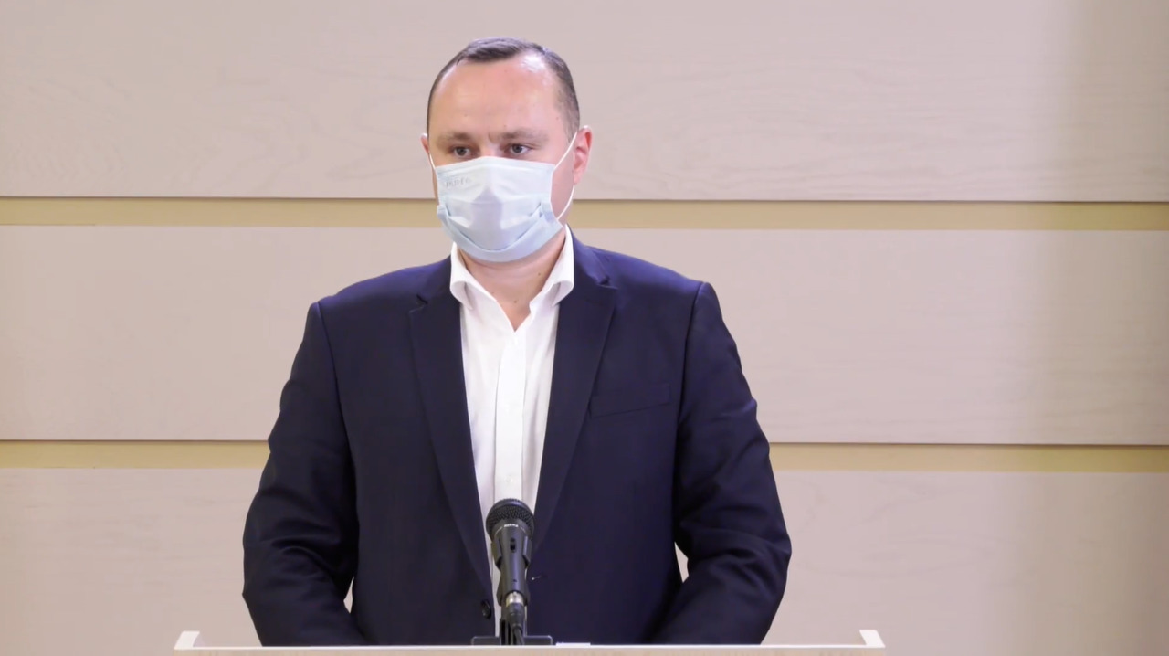 Депутат избирательного блока коммунистов и социалистов Влад Батрынча.