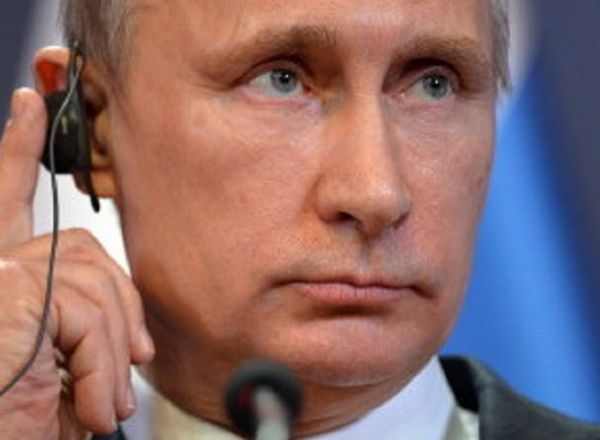 Rusia, cel mai mare exportator de petrol din lume, se afla pe punctul de a intra in recesiune economica, dupa ce pretul petrolului a scazut la cel mai jos nivel din 2009 pana in prezent.