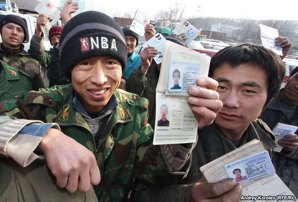 Examenul pentru migranții care vor să rămână în Rusia va fi mai dificil. Foto: europalibera.org