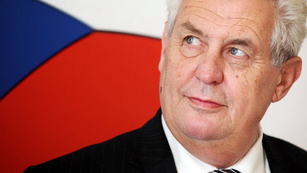 Milos Zeman a câştigat alegerile din Cehia, obţinând un nou mandat prezidenţial.