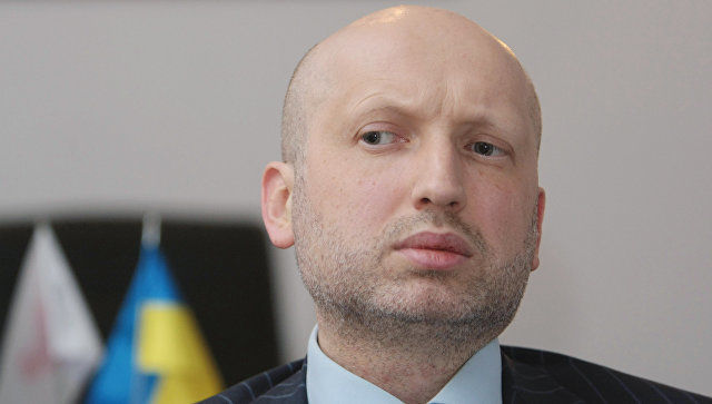 Турчинов пообещал расстреливать украинцев за сотрудничество с Россией.