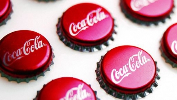 Cei mai mari producători de băuturi carbogazoase din lume Coca-Cola, PepsiCo şi Dr Pepper au promis să reducă cu 20 la sută caloriile din băuturile pe care le vând.
