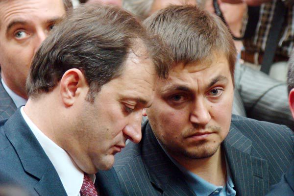 Controversatul om de afaceri Veaceslav Platon a lăsat să se înţeleagă încă acum câteva zile că intenţionează să revină în viaţa politică.