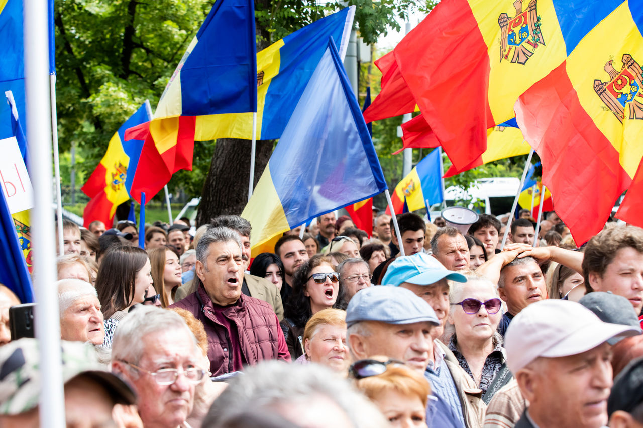 В Кишиневе у здания парламента проходит протест. Фото: aif.md.
