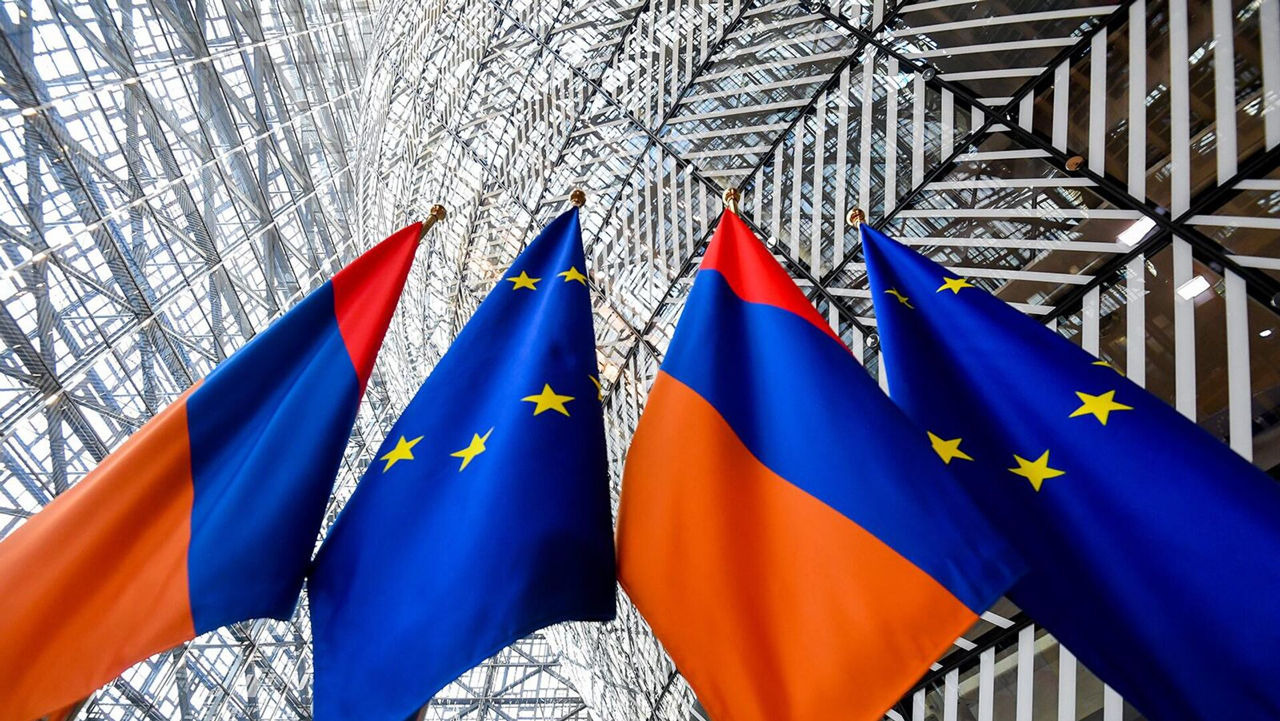 ЕС изучит варианты либерализации визового режима с Арменией.