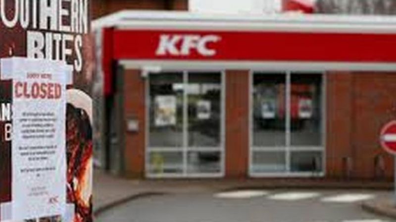 Polițiștii britanici, exasperați: Nu mai sunați la urgență dacă nu găsiți pui la KFC!