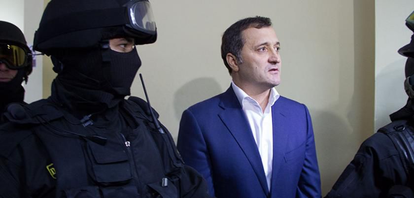 Fostul premier Vlad Filat, se simte mai bine, însă mai urmează tratament medicamentos. Foto: sputnik.md