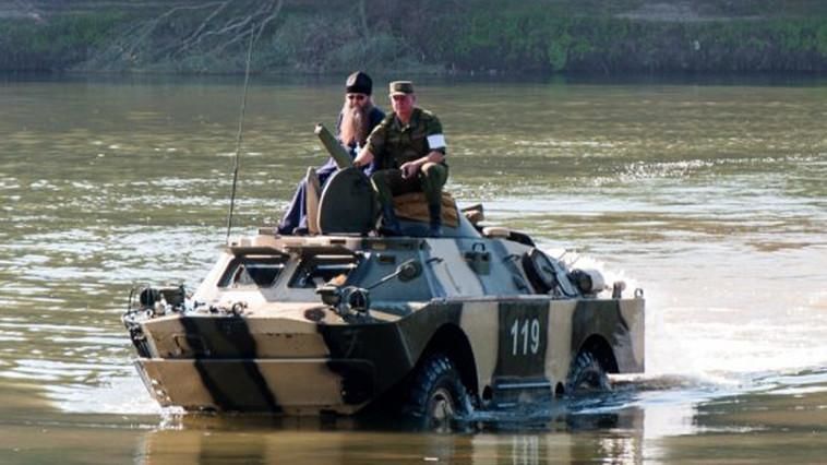 Armata rusă va instrui preoţii pentru a conduce blindatele militare.