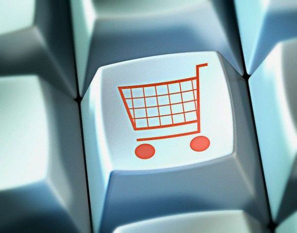Vânzările prin comenzi efectuate prin Internet ar urma să se dubleze până în anul 2018. Foto: capital.ro