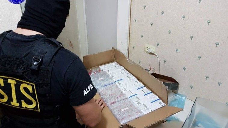 Контрабандист анаболиков пытался подкупить сотрудников СИБ.