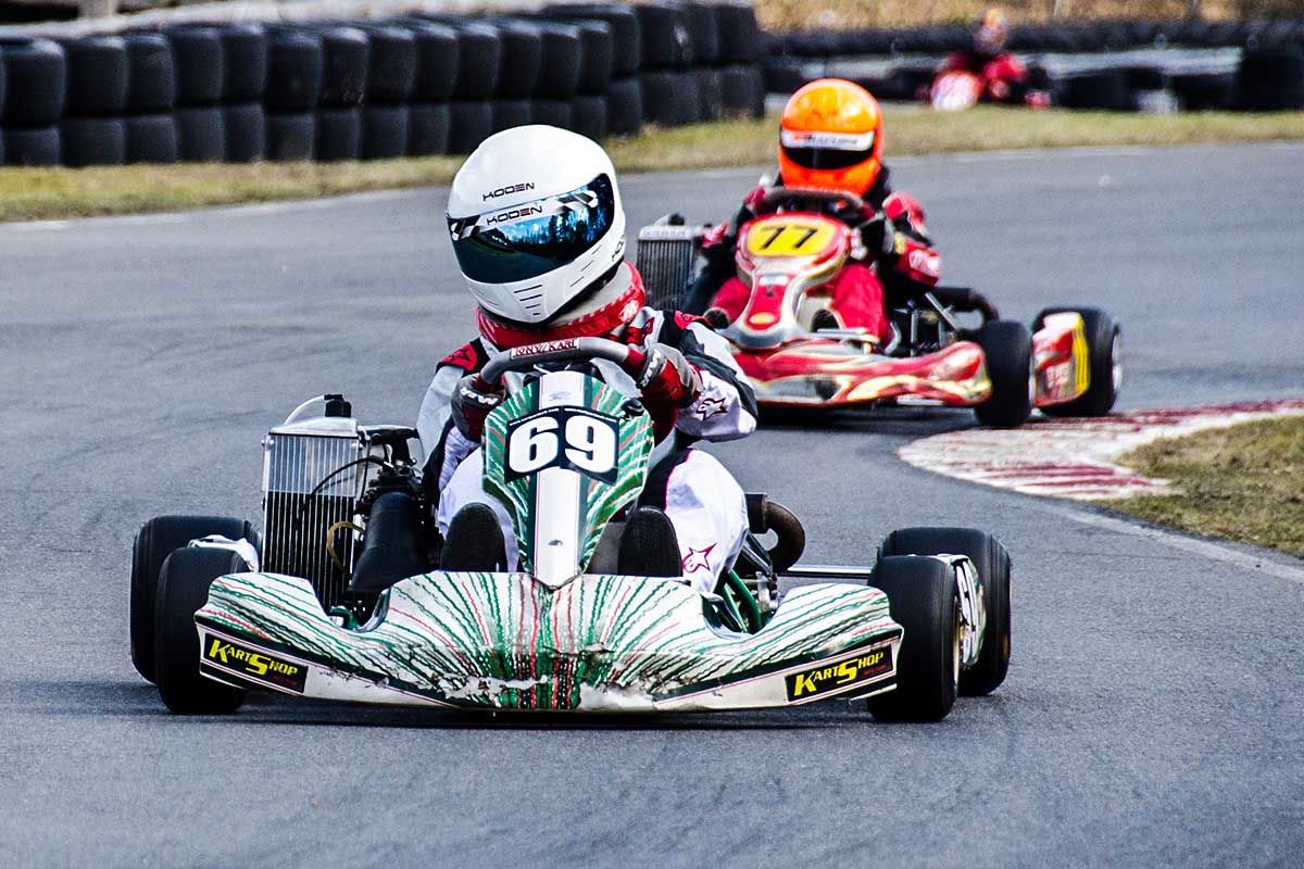 Победителям вручили кубки Crazy Kart 1000.
