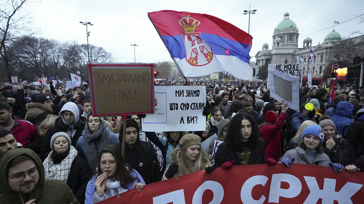 В Белграде сбили участницу студенческих протестов: молодежь возмущена.