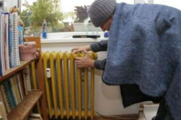 În următoarele zile, temperatura din calorifere în apartamentele din capitală va fi mai joasă.