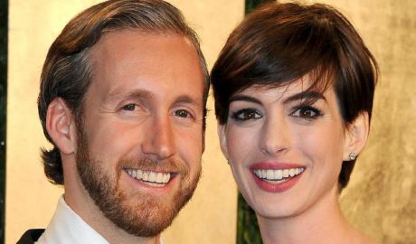 Actriţa americană câştigătoare a unui premiu Oscar, Anne Hathaway şi soţul său, producătorul Adam Shulman, aşteaptă primul lor copil.