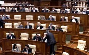 Vicepreşedinţii sunt aleşi la propunerea şefului Legislativului, prin vot deschis, cu votul majorităţii parlamentare.