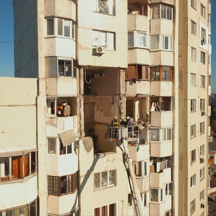Дом строился с учетом возможности землетрясения, но не детонации внутри здания газо-воздушной смеси.